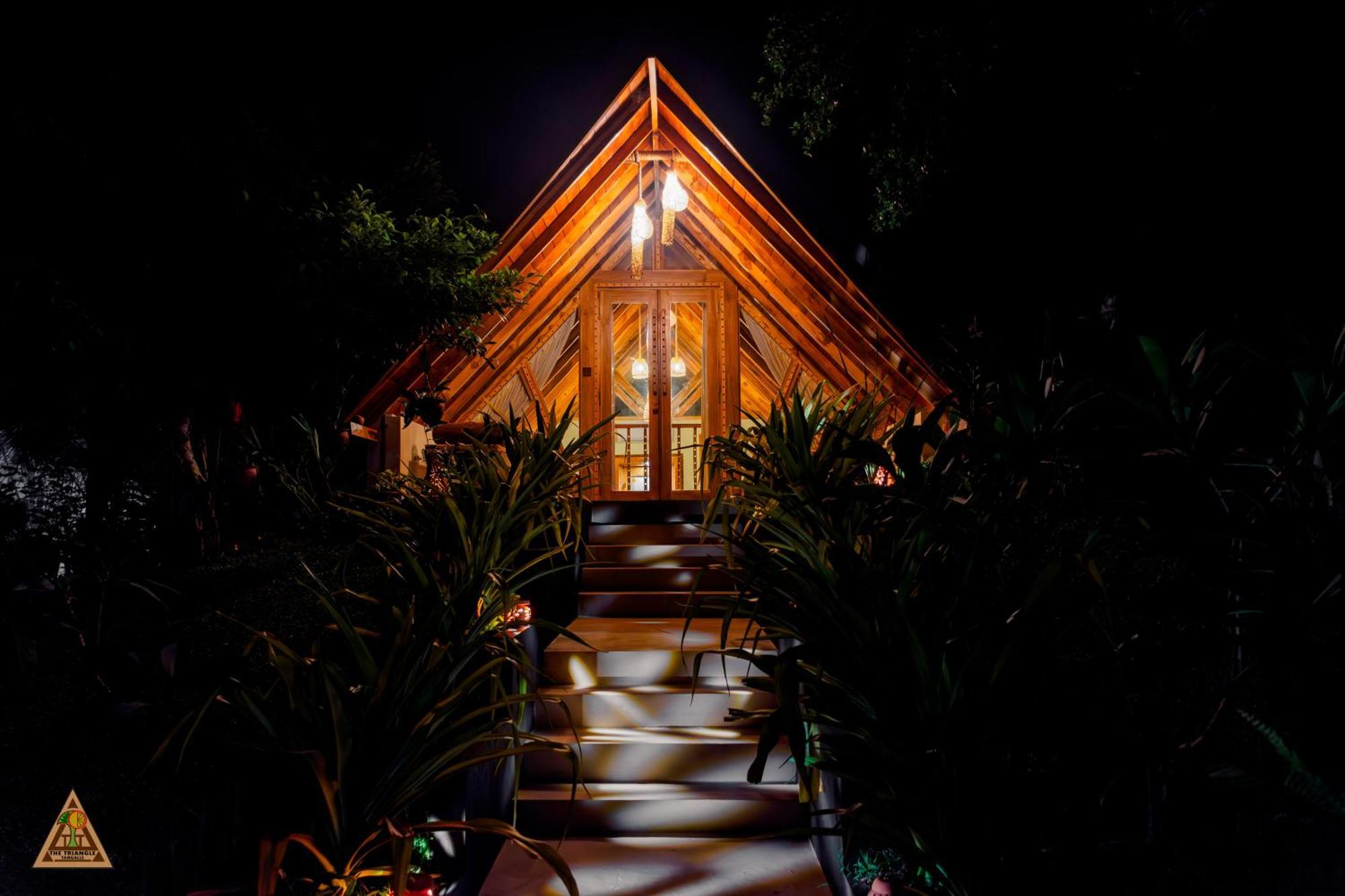 षाले The Triangle Tangalle